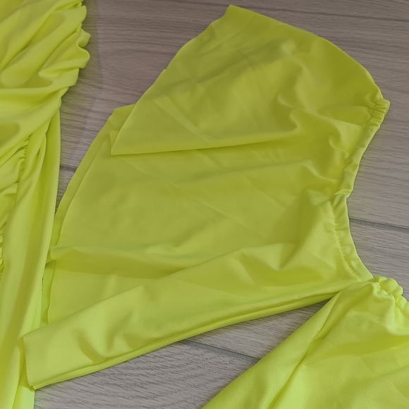 Women Ruffle One-Shoulder Top And Irregular Skirts 2 Piece Set - Picture 13 of 15